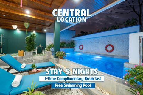 Bathroom, Swimming pool, sunbed