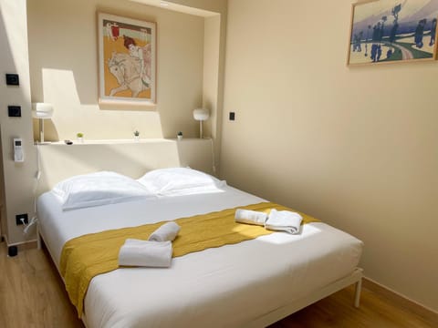 Bed, Photo of the whole room