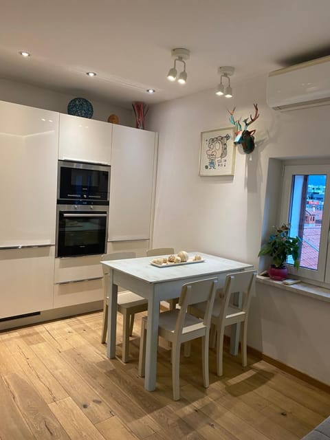 Dining area, minibar, pet friendly