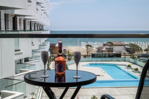 Property building, Day, Natural landscape, View (from property/room), Balcony/Terrace, Balcony/Terrace, Dining area, Sea view, Swimming pool, sunbed