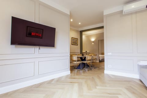 TV and multimedia, Living room, Seating area, internet, internet