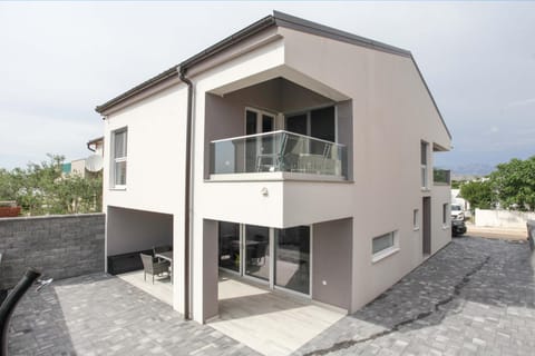 Property building, View (from property/room), Balcony/Terrace