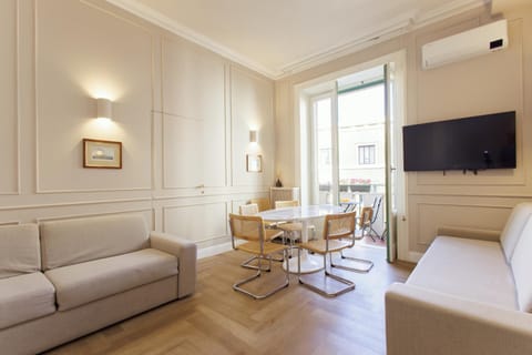 TV and multimedia, Living room, Seating area, Evening entertainment, internet, air conditioner
