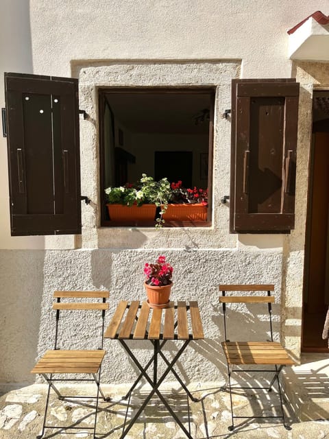 Patio, Seating area