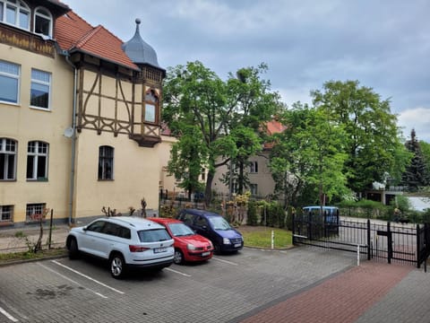 Neighbourhood, Street view, Location, Parking