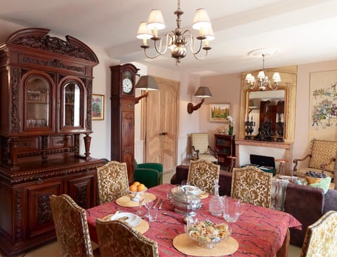 Living room, Dining area