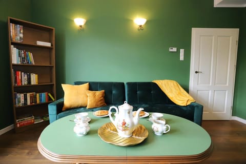 Library, Living room, Seating area
