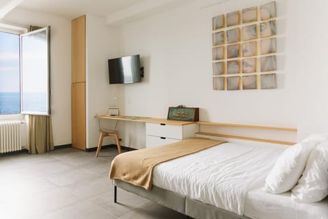 Bed, TV and multimedia, View (from property/room), View (from property/room), Decorative detail, Decorative detail, Sea view, Sea view, hair dresser, air conditioner