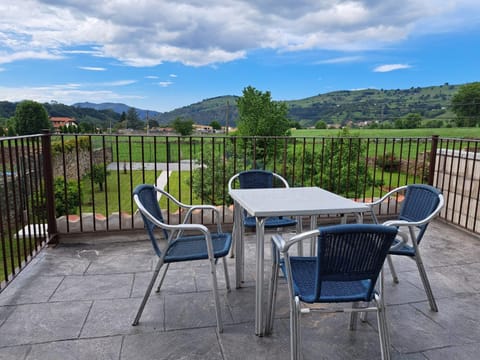 Balcony/Terrace, Mountain view