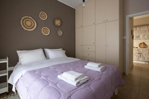 Bed, Photo of the whole room, wardrobe