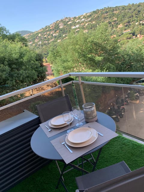 Natural landscape, View (from property/room), Balcony/Terrace