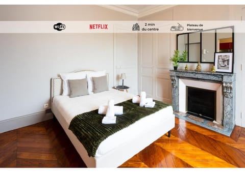 Bed, Photo of the whole room, Bedroom, flat iron, towels, towels