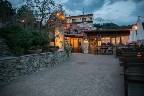 Patio, Facade/entrance