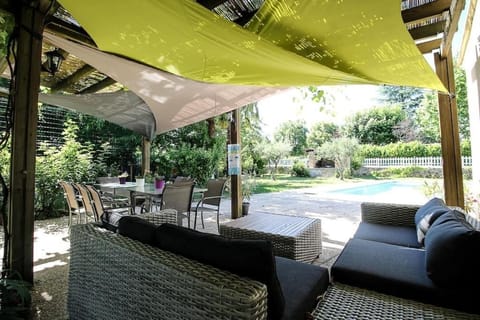 Gîte avec piscine privatisée House in Grignan