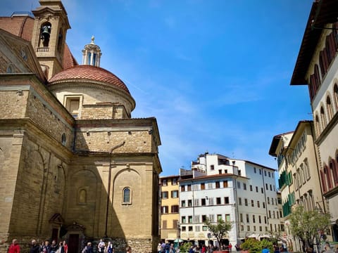 Property building, Nearby landmark, City view, Landmark view, Location