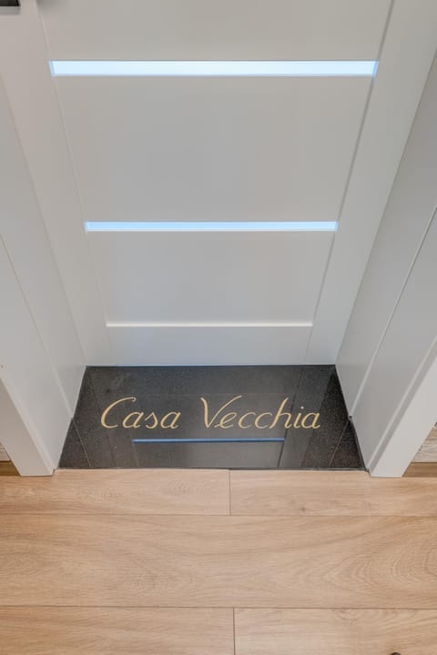 Spring, Day, Property logo or sign, Summer, Logo/Certificate/Sign, Time of day