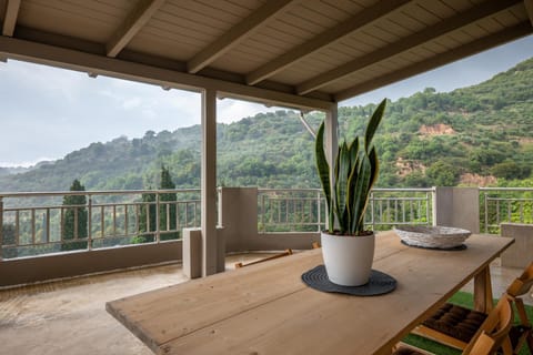Balcony/Terrace, Mountain view