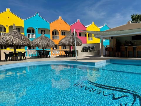 Pool view, Swimming pool, sunbed