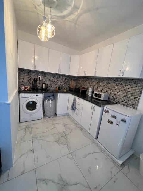 Kitchen or kitchenette, dishwasher, minibar, oven, pet friendly, stove, washing machine, dryer