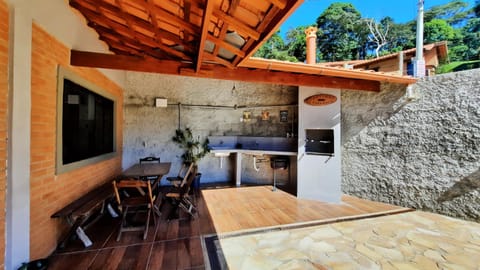 Patio, Day, BBQ facilities, Dining area