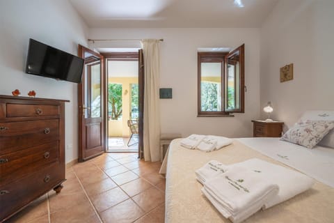 Bed, TV and multimedia, Bedroom, Garden view, Garden view, Mountain view, Street view, Quiet street view, Inner courtyard view, heating, wardrobe, air conditioner, air conditioner