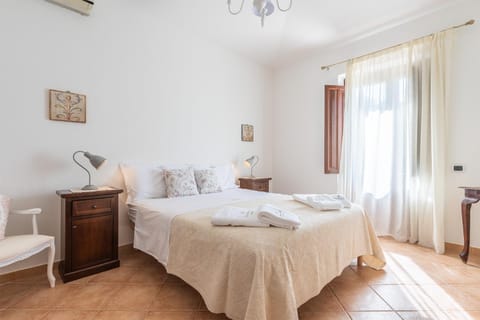 Bed, Bedroom, Garden view, Garden view, Mountain view, Street view, Quiet street view, Inner courtyard view, furniture, heating, wardrobe, air conditioner