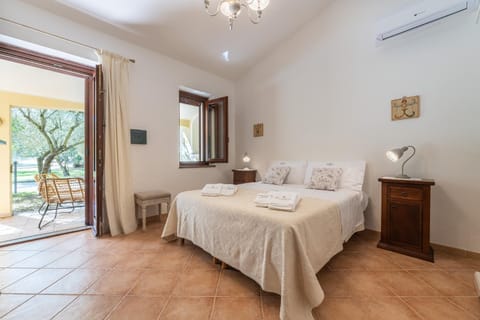 Bed, TV and multimedia, Bedroom, Garden view, Garden view, Mountain view, Street view, Quiet street view, Inner courtyard view, heating, air conditioner, air conditioner