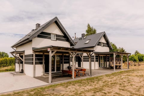Domki Sasino - nowe, komfortowe, całoroczne domki nad morzem "Ranczo Sasino" House in Pomeranian Voivodeship