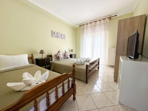 Bed, TV and multimedia, Bedroom