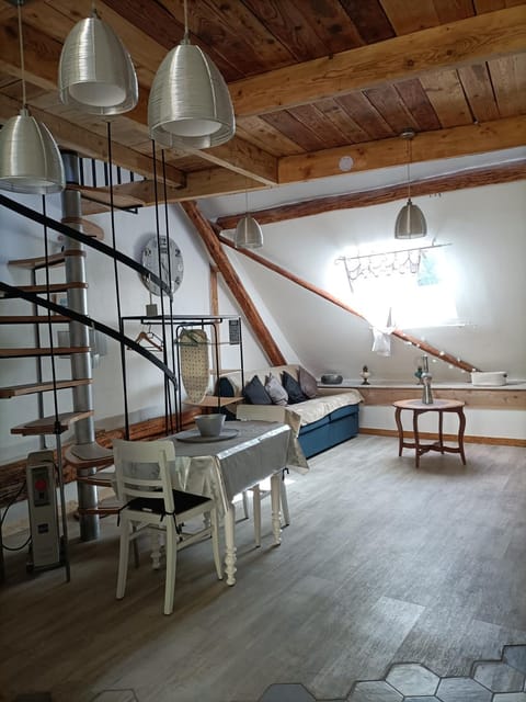 Seating area, Dining area