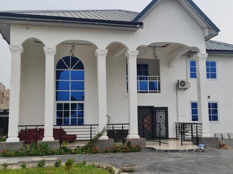 Property building, Facade/entrance, Day