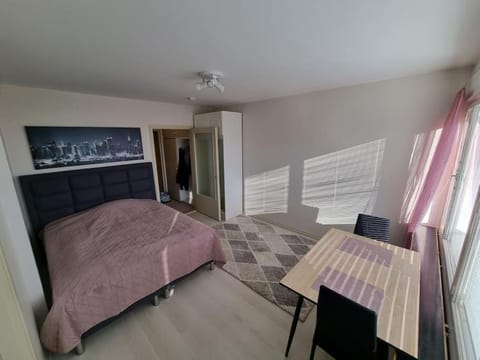 6. kerroksen yksiö lähellä matkakeskusta. Apartment in Finland