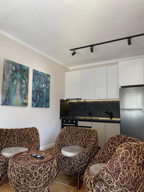 Kitchen or kitchenette, Living room