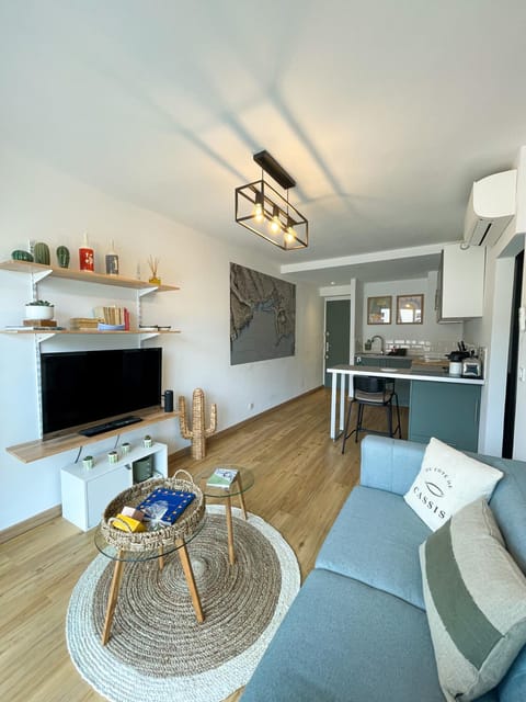 TV and multimedia, Kitchen or kitchenette, Living room