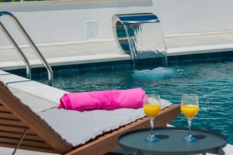 Swimming pool, sunbed