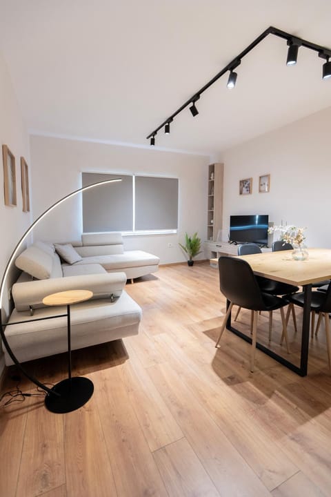 Living room, Photo of the whole room, Seating area, Dining area