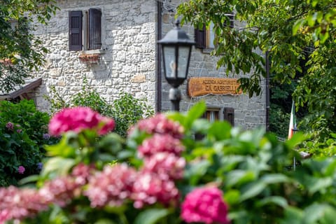 Property building, Restaurant/places to eat, Spring, Day, Garden