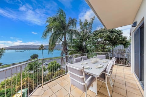 Patio, View (from property/room), Balcony/Terrace, Dining area, Sea view