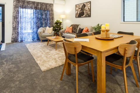 TV and multimedia, Living room, Decorative detail, Seating area, Dining area, air conditioner