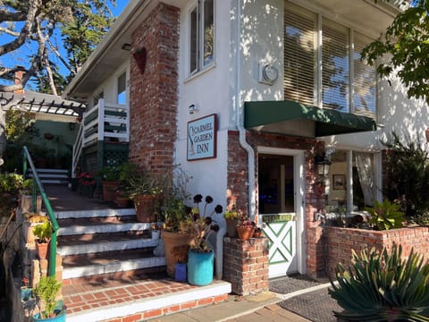 Property building, Facade/entrance, Logo/Certificate/Sign, Street view, Internal: Not applicable to any particular room