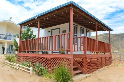 Property building, Patio, Day, Balcony/Terrace