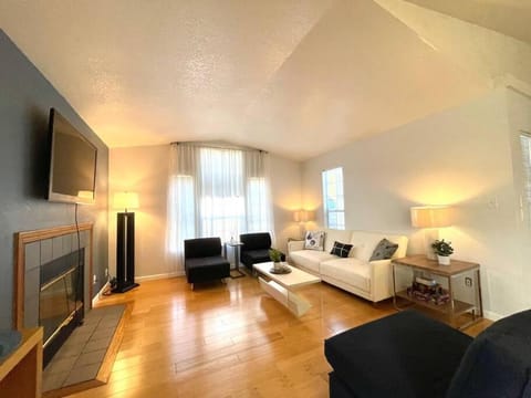 NEW Modern 4BD I 2BA Home 30MIN to Berkeley,SF,Napa House in Hercules