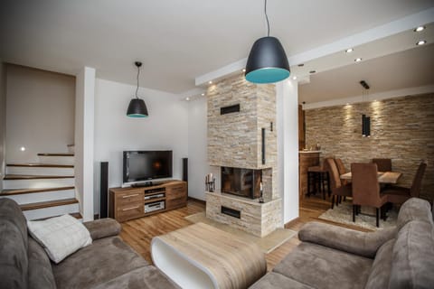 TV and multimedia, Living room, Seating area, flat iron