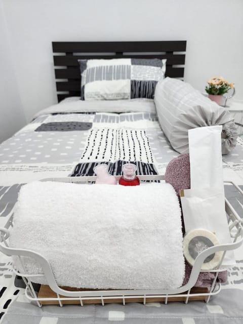 Bedroom, towels