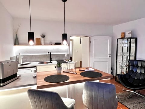 Kitchen or kitchenette, Seating area, Dining area