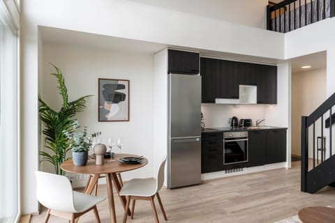 Kitchen or kitchenette, Dining area, dishwasher, minibar, pet friendly, stove, toaster