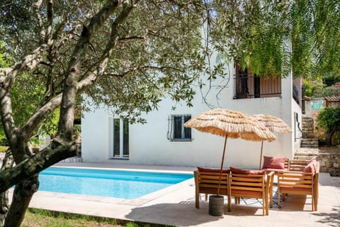 Villa Inti - piscine, jardin, bbq - proche Cannes Villa in Antibes