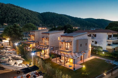 Property building, Natural landscape, Mountain view, Location