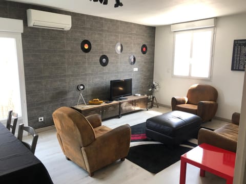 TV and multimedia, Living room, air conditioner