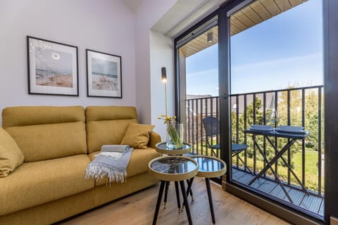 Day, View (from property/room), Balcony/Terrace, Living room, Seating area, Dining area